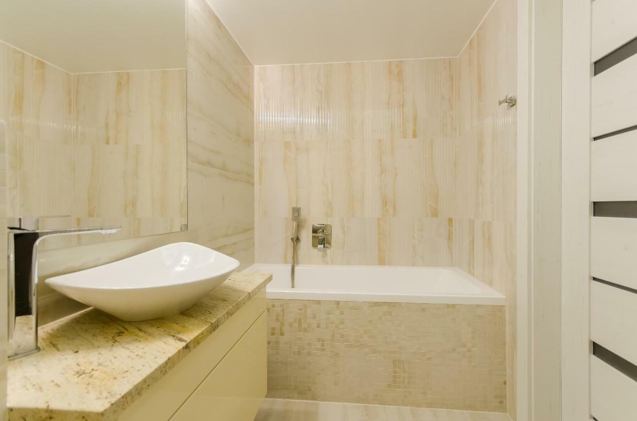 Central Penthouse With Terrace คราคูฟ ภายนอก รูปภาพ