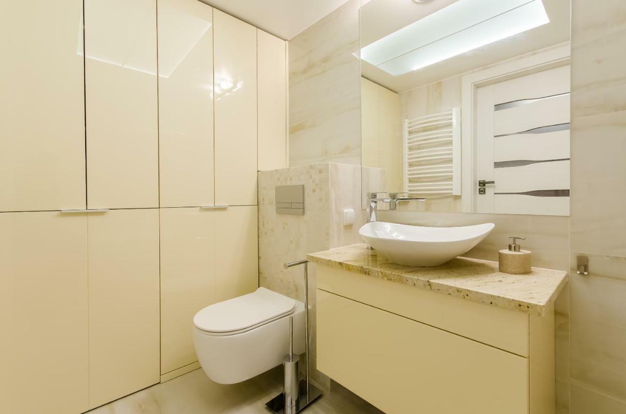 Central Penthouse With Terrace คราคูฟ ภายนอก รูปภาพ