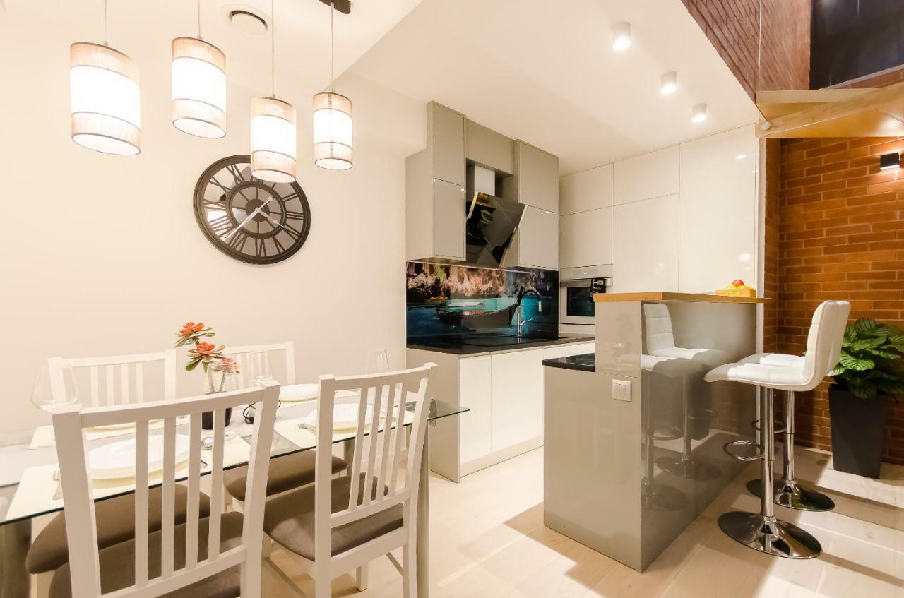 Central Penthouse With Terrace คราคูฟ ภายนอก รูปภาพ