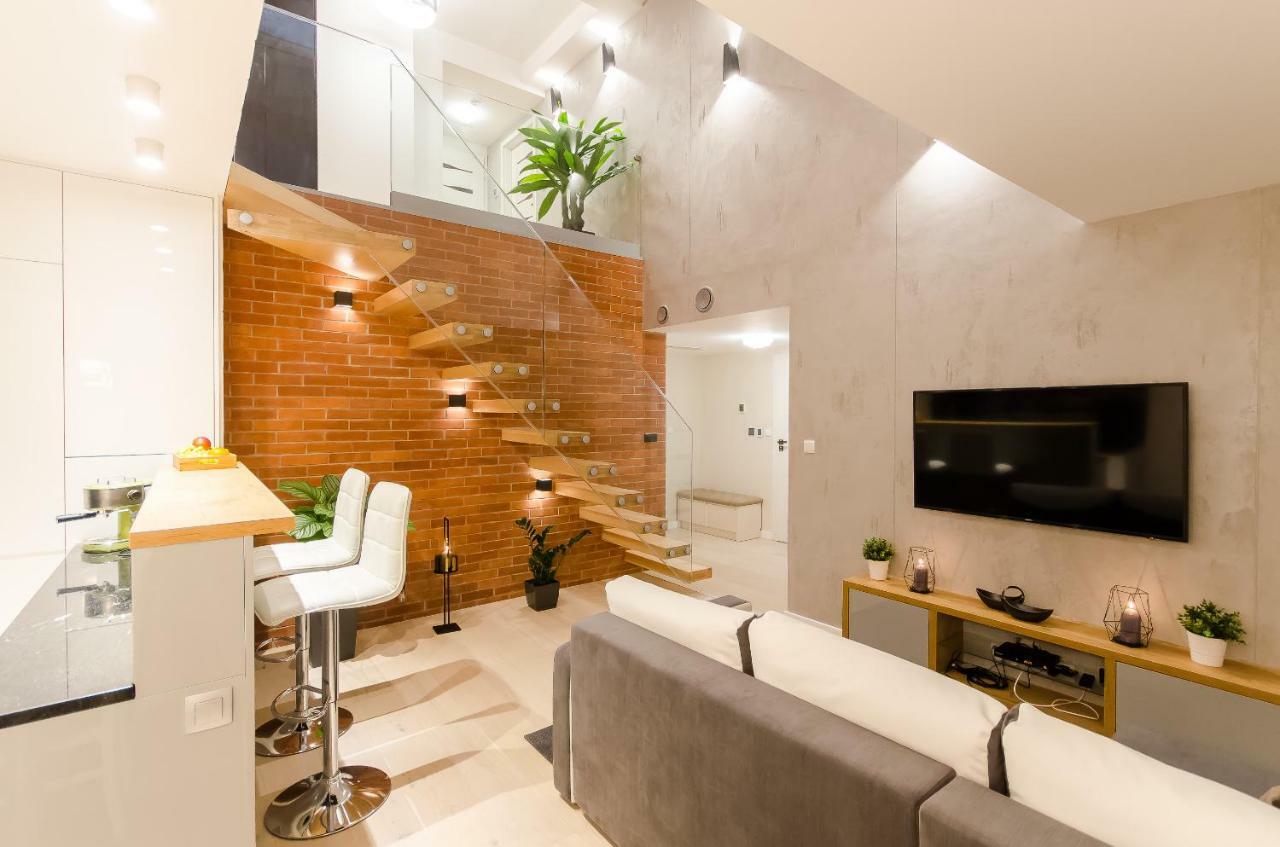 Central Penthouse With Terrace คราคูฟ ภายนอก รูปภาพ